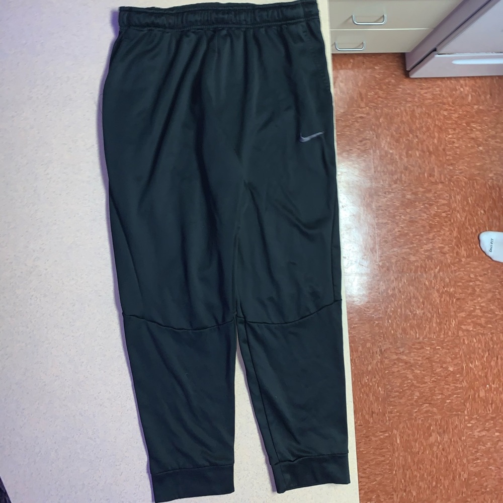 BLACK NIKE JOGGER/SWEATPANTS